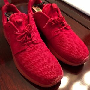 Men’s Nike Roshe Runs ‘Triple Red’ Size 9.5